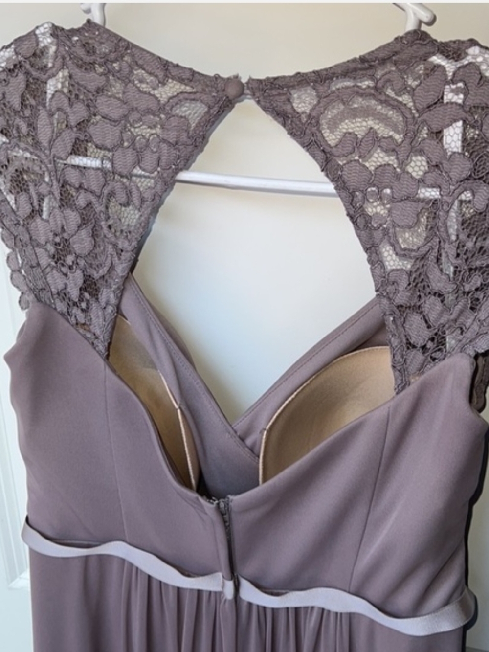 David's Bridal Taupe Lace Chiffon Cap Sleeve V Neck Open Back Formal Dress 10 - Picture 3 of 8